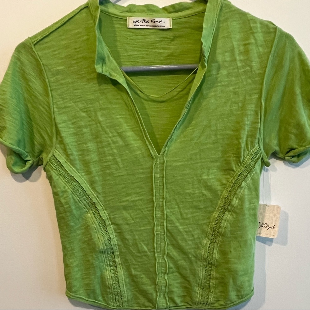 FP We the Free tee size M, beautiful peridot green color! Fits like small.